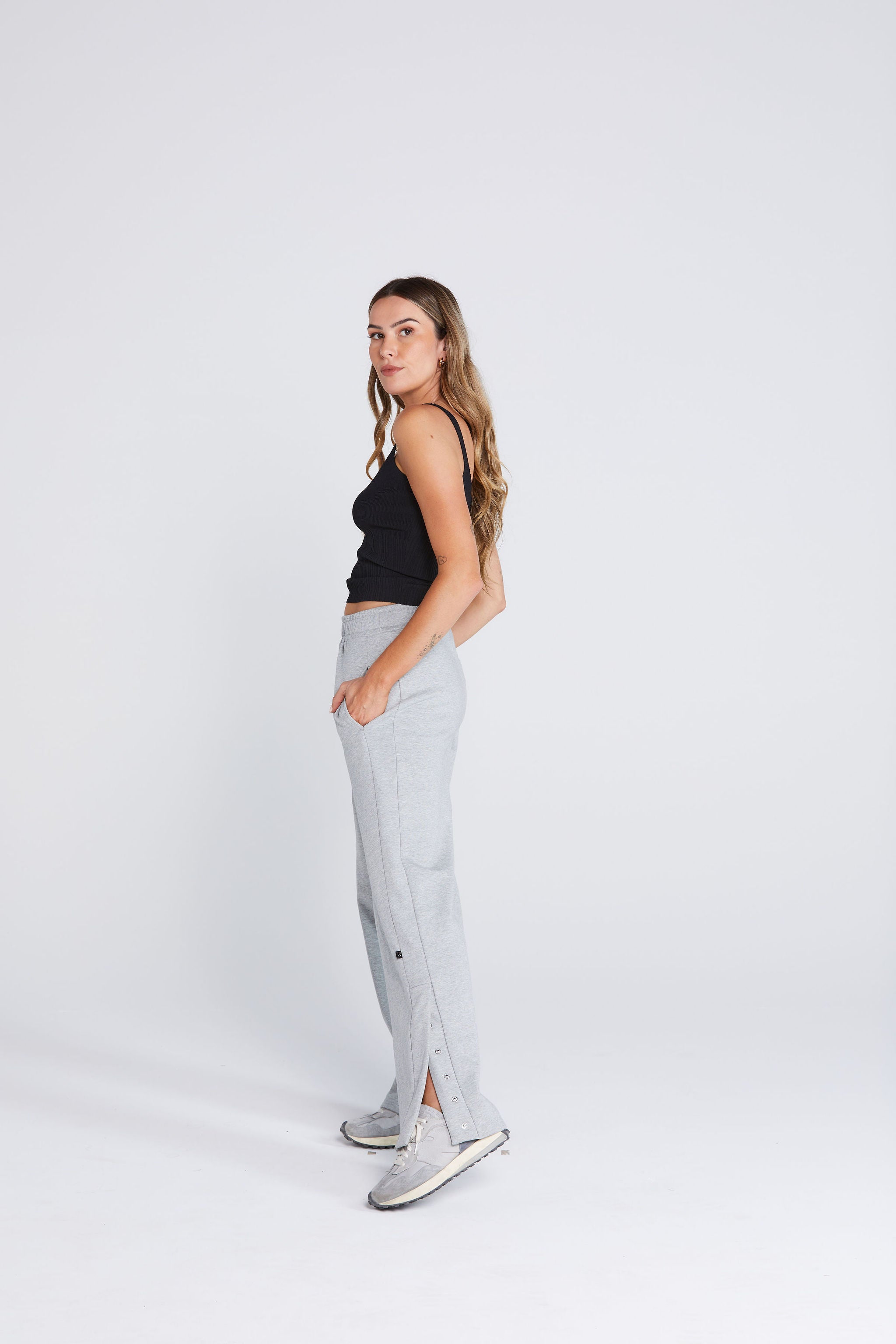 Snappie Trackie - Grey Marle Petal