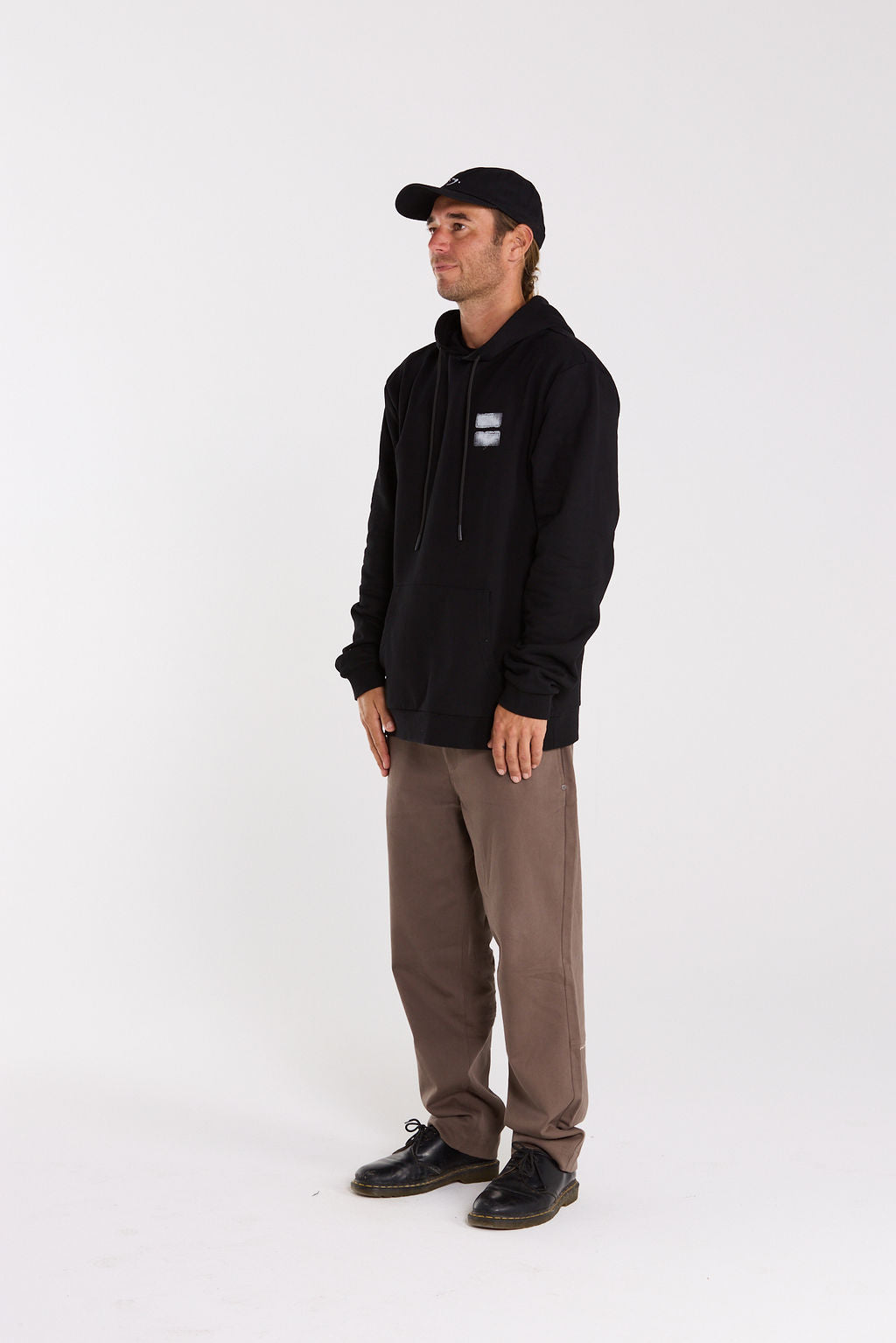 Title Hood - Black Reverb